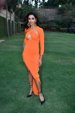 Deepika Padukone Gehraiyaan: फिल्म के प्रमोशन में दीपिका पादुकोण ने पहनी कट आउट मैक्सी ड्रेस, खूब हो रहे इस हसीना के लुक के चर्चे