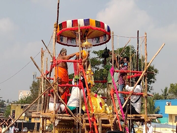 கடலூரில் விழாக்கோலம் பூண்ட முழு ஊரடங்கு - கும்பாபிஷேகத்தில் குவிந்த ஆயிரக்கணக்கான மக்கள்