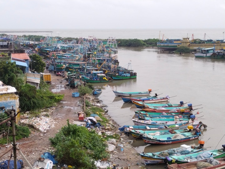 நாகை மீனவர்களை இரும்பு பைப்பை கொண்டு தாக்கிய இலங்கை கடற்கொள்ளையர்கள்