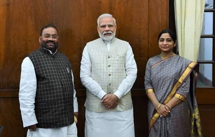 जब 2017 में संघमित्रा और स्वामी प्रसाद मौर्य ने बसपा छोड़ी तब नवल किशोर शाक्य बीएसपी में ही रहे. 2018 में वह सपा में चले गए.