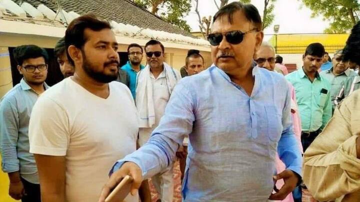 67 करोड़ रुपये की संपत्ति के साथ यूपी के दूसरे सबसे अमीर विधायक हैं विनय शंकर तिवारी हैं. उनके चुनावी हलफनामे के अनुसार उन्हें विदेशी गाड़ियों का शौक है. उनके पास 15 लाख की शेवरले क्रूज बाइक भी है.