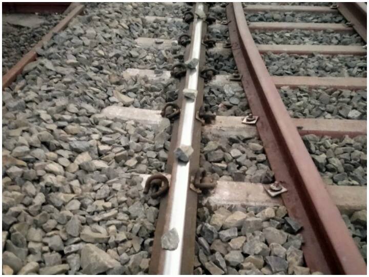 Ujjain News: उज्जैन में रेल दुर्घटना को अंजाम देने की साजिश नाकाम, वक्त रहते पटरियों से हटाए गए पत्थर