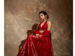 PHOTO: जणू लाल परीच; पाहा मिथिलाच्या भन्नाट अदा!