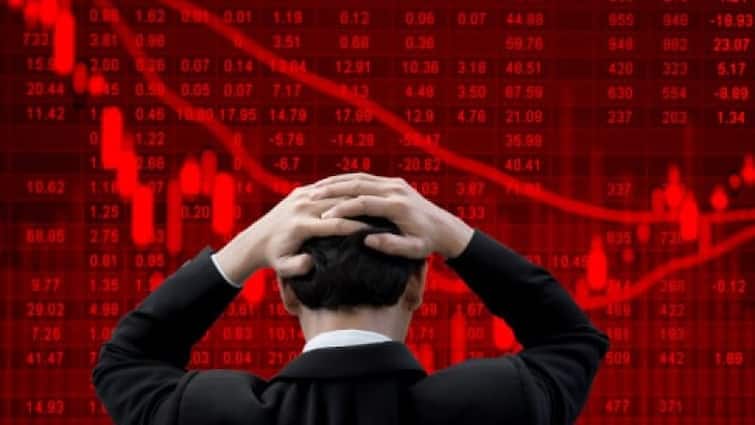 Stock Market Update Opening Share Market Opens in Red due to Russia Ukraine War and International Tension Stock Market Update: नहीं थम रही शेयर बाजार में गिरावट, रूस-यूक्रेन युद्ध के चलते सेंसेक्स 950 तो निफ्टी में 285 अंकों की बड़ी गिरावट