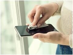 Health Tips : तुमच्या स्मार्टफोनद्वारेसुद्धा Covid-19 पसरू शकतो, अशा प्रकारे सॅनिटाईझ करा