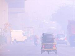 Weather Update Today: दिल्ली में पड़ रही है कड़ाके की ठंड तो मुंबई के तापमान में भी आई गिरावट, तस्वीरों में देखें नजारे