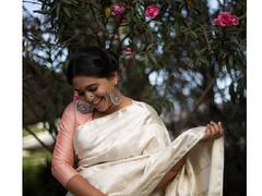 Mrunamyee Deshpande: मृण्मयीच्या हटके लूकने वेधलं चाहत्यांचे लक्ष!