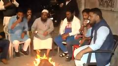 Mumbai: बेमौसम बारिश से मुंबई में भी ठंड, अलाव जलाकर हाथ संकते दिखे लोग