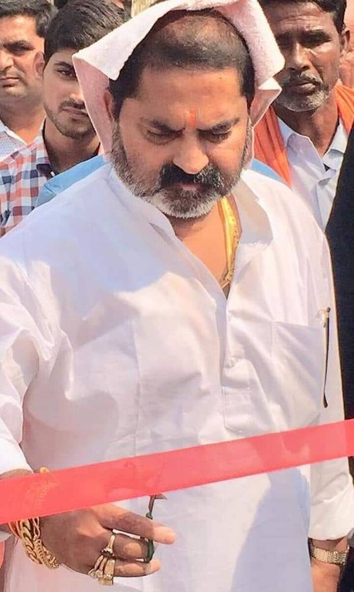 बात कर्नलगंज,गोंडा से बीजेपी विधायक अजय प्रताप सिंह की करें तो उनके पास होंडा एकॉर्ड, टोयोटा की इनोवा, होंडा सिविक, टाटा सफारी, टोयोटा कोरोला, मारुति जिप्सी और एक पजेरो कार है.