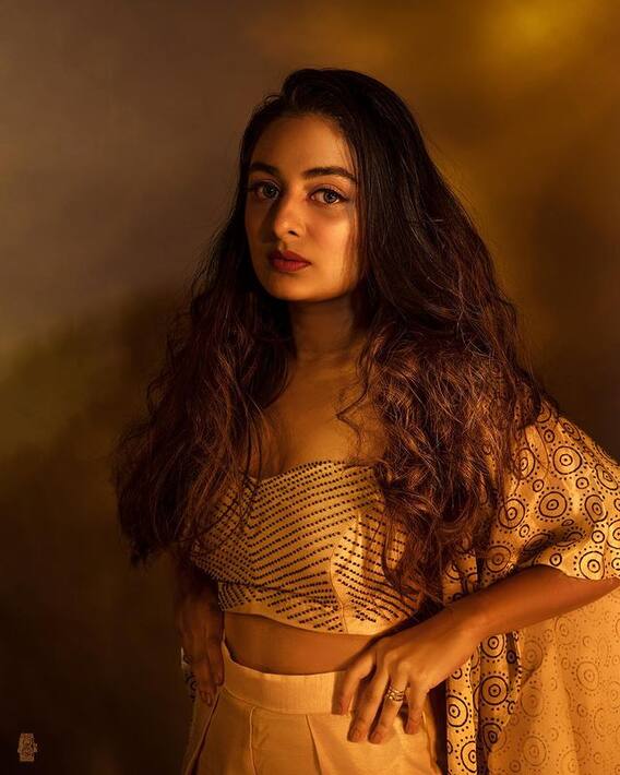 Esther Anil: 'దృశ్యం' ఫేమ్ నటి ఎస్తర్ గ్లామర్ షో.. ఫొటోలు వైరల్..
