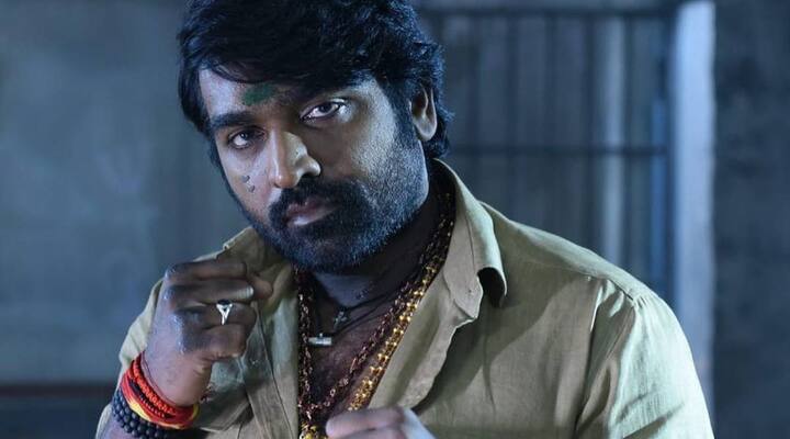 विजय सेतुपती (Vijay Sethupathi) दाक्षिणात्य स्टार विजय सेतुपतीला पुष्पा चित्रपटातील खलनायकाची भूमिका ऑफर करण्यात आली होती. मात्र विजय सेतुपतीनं या चित्रपटामध्ये काम करण्यास नकार दिला. त्यानंतर ही भूमिका अभिनेता फहाद फासिलने साकारली.
