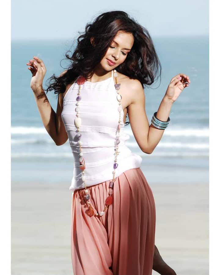 भौकाल 2 में बिदिता बाग नाज़नीन की भूमिका में नजर आ रही हैं. इस कैरेक्टर में बिदिता को फैंस खूब पसंद कर रहे हैं. इतना ही नहीं बिदिता के बारे में जानने के लिए फैंस काफी उत्साहित हैं.