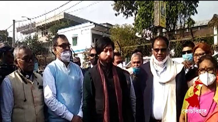 Coochbehar : Nishith Pramanik and John Barla held meeting with BJP workers after TMC approaches to dissatisfied leaders Coochbehar : বিজেপির বিক্ষুব্ধদের বাড়িতে তৃণমূল, ৩ দিনের মাথায় দলীয় কর্মীদের নিয়ে বৈঠক নিশীথ-বার্লার