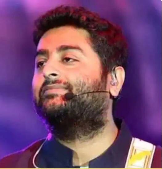 ਜ਼ਿਆਦਾਤਰ ਫ਼ਿਲਮਾਂ ਵਿੱਚ ਅਰਿਜੀਤ ਸਿੰਘ ਦੀ ਆਵਾਜ਼ ਸੁਣੀ ਜਾਂਦੀ ਹੈ। ਖਬਰਾਂ ਮੁਤਾਬਕ ਉਹ ਇੱਕ ਗੀਤ ਲਈ 15 ਲੱਖ ਰੁਪਏ ਚਾਰਜ ਕਰਦੇ ਹਨ।