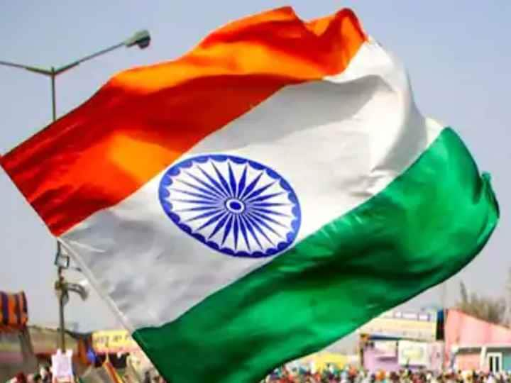 bmc to distribute 50 lakh national flags in mumbai under har ghar tiranga initiative Mumbai News: मुंबई में 50 लाख तिंरगा झंडा वितरित करेगी BMC, अधिकारियों ने बनाया ये प्लान