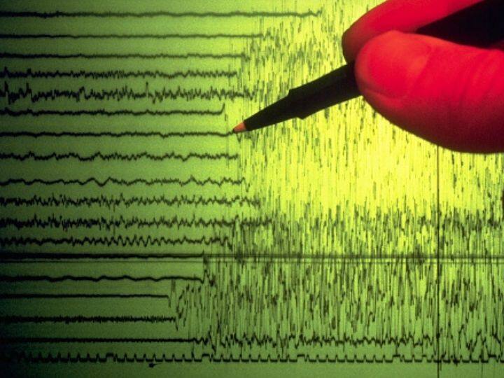 Earthquake Jolts in Jammu and Kashmir Punjab More Details Awaited Earthquake in Jammu Kashmir: কেঁপে উঠল ভূস্বর্গ, আতঙ্কে ঘর ছাড়ল মানুষ, কম্পন রাজধানীতেও
