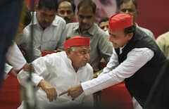 जब Shivpal Singh Yadav ने Akhilesh Yadav को दी थी सलाह- जो बच्चे पिता की बात नहीं मानते वो तरक्की नहीं करते