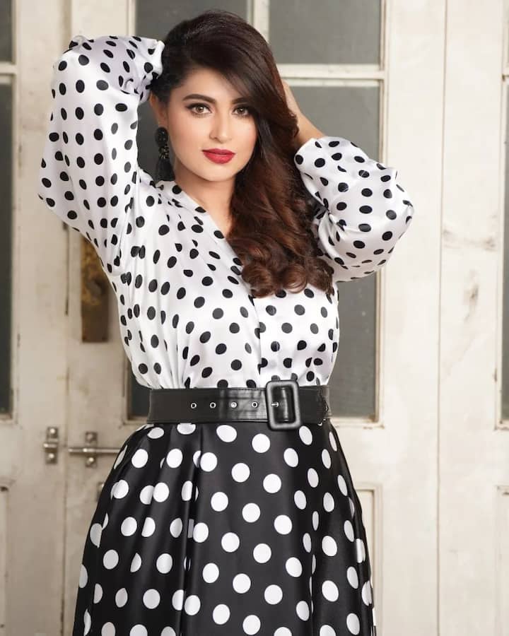 2001లో ‘తొలి వలపు’ చిత్రంతో ప్రేక్షకుల మనసు దోచుకున్న స్నేహ తెలుగు, తమిళం, మలయాళం, కన్నడ చిత్రాల్లోనూ వరుస ఆఫర్లతో క్రేజీ హీరోయిన్గా పేరు సంపాదించింది.