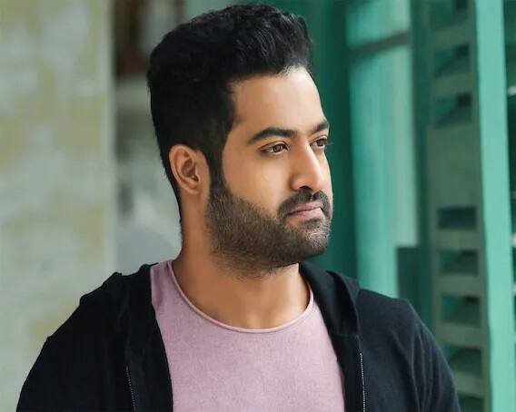 मीडिया रिपोर्ट्स की मानें तो जूनियर एनटीआर के पास भी खुद का एक प्राइवेट जेट है, जिसे उन्होंने 80 करोड़ रुपये में खरीदा है.