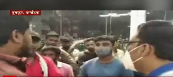 Karnatak: कार शोरुममध्ये शेतकऱ्याचा अपमान, सेल्समनला शिकवला धडा! ABP Majha