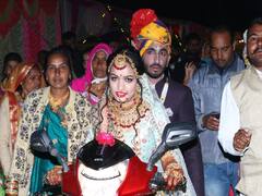 Rajasthan: शादी में दुल्हन की एंट्री देख हैरान रह गए लोग, लड़की के पिता ने समाज को दिया बड़ा संदेश 