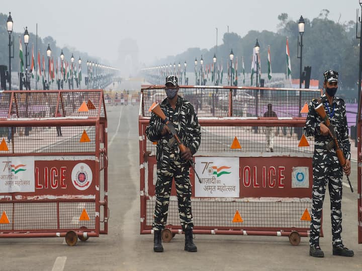 Republic Day 2022 Delhi Police makes high-tech security arrangements, gallantry awards will be announced today, President will address country Republic Day: गणतंत्र दिवस पर दिल्ली के चप्पे-चप्पे पर चौकसी, आज ही होगा वीरता पुरस्कारों का ऐलान, राष्ट्रपति करेंगे देश को संबोधित