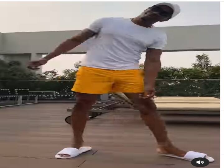 chennai super kings former player dj bravo dancing video viral Watch Video: இதுதான் புஷ்பா நடை.. ஸ்ரீவள்ளி பாடலுக்கு அசத்தல் ஸ்டெப் போட்ட ப்ராவோ.! வைரல் வீடியோ!