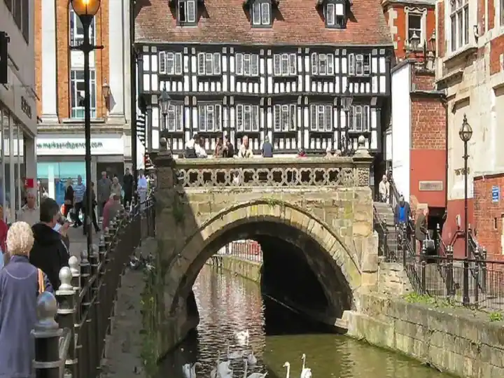 Trending News: 860 ਸਾਲਾਂ ਤੋਂ ਰਹੱਸ ਬਣੇ ਇਸ ਪੁਲ਼ ਦੇ ਛੇਕ ਦੀ ਸੱਚਾਈ ਆਈ ਸਾਹਮਣੇ, ਹੋਇਆ ਹੈਰਾਨੀਜਨਕ ਖ਼ੁਲਾਸਾ