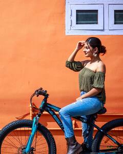 Esther Anil: 'దృశ్యం' ఫేమ్ నటి ఎస్తర్ గ్లామర్ షో.. ఫొటోలు వైరల్..