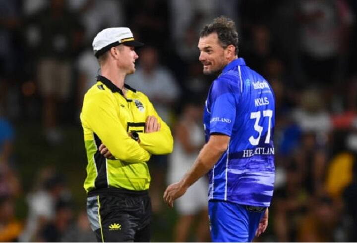 Watch Video: Newzeland player jimmy neesham turns umpire for t20 black clash Watch Video: அம்பயராக அவதாரம் எடுத்த நியூசிலாந்து கிரிக்கெட் வீரர்... யார் தெரியுமா?