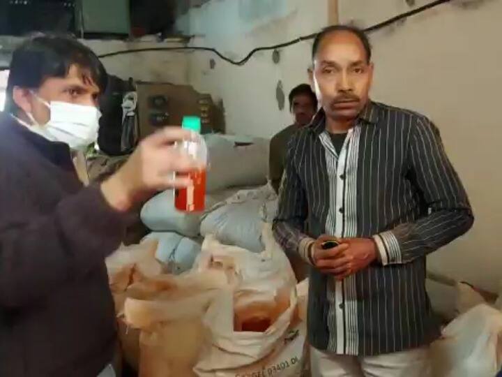 MP News Chilli powder adulteration game going on in Ujjain on a large scale exposed ANN Ujjain News: मिर्च को सुर्ख लाल करने के लिए डालते थे पेंट वाला ऑयल, उज्जैन में 700 किलो से ज्यादा मिर्च पाउडर जब्त