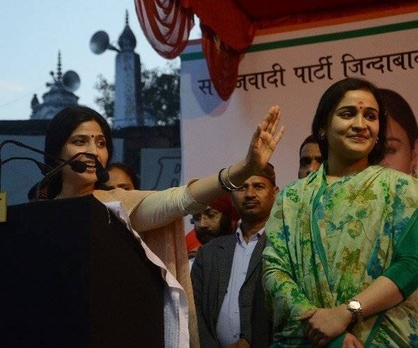 राजनीति की बात करें तो वहां भी डिंपल अपर्णा से सीनियर हैं. डिंपल यादव ने 2009 में राजनीति में कदम रखा था. वहीं अपर्णा यादव का पॉलिटिकल डेब्यू साल 2017 में हुआ था.