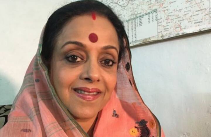 कांग्रेस के टिकट पर दो बार अमेठी शहर से विधायक चुनी जाने वालीं अमीता सिंह के पास एक राइफल, एक डीबीबीएल गन और एक पिस्टल है.