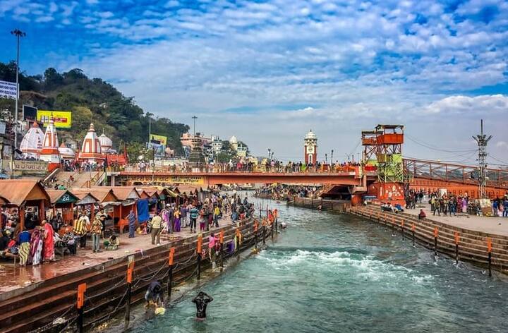 जहां-जहां ये बूंदें गिरीं वहां-वहां धार्मिक स्थल बन गए. कुछ बूंदे हरिद्वार में भी गिरी थीं और उसके बाद ये जगह हर की पौड़ी कहलाई.