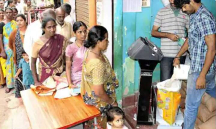 Priority Ration Card: এই ক্ষেত্রে কার্ডে প্রতি মাসে পরিবার পিছু ৫ কেজি রেশন দেওয়া হয়। যারা এই রেশন কার্ড থেকে   রেশন নেন, তাদের কেজি প্রতি ৩ টাকায় চাল ও ২ টাকা কেজি দরে গম দেওয়া হয়।