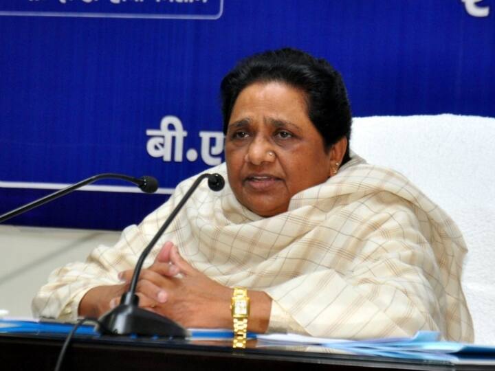 UP Assembly Election 2022 BSP Chief Mayawati Slams BJP and SP criminalization Yogi Adityanath Akhilesh Yadav UP Assembly Election 2022: BJP-SP पर बरसीं Mayawati, बोलीं- दोनों पार्टियां गुंडों को पनाह देने और जनता को गरीब बनाए रखने की दोषी