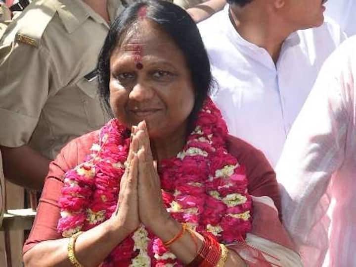 सुशीला सरोज समाजवादी पार्टी की चर्चित नेता हैं. सुशीला सरोज ने बताया था के उनके पास एक डीबीबीएल गन, एक रिवॉल्वर और एक राइफल है.