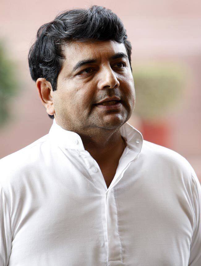 बात आरपीएन सिंह के एजुकेशन की करें तो उन्होंने अपनी स्कूलिंग देहरादून के मशहूर दून स्कूल से की है. इसी बोर्डिंग स्कूल से राजीव गांधी और राहुल गांधी ने भी अपनी पढ़ाई की थी.