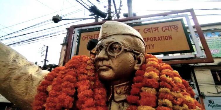Siliguri broken Sunglasses was placed on Netaji statue TMC CPM brawl over it Siliguri News: শিলিগুড়িতে নেতাজির মূর্তিতে রোদচশমা, ‘মদ বিক্রিতেই অধঃপতন,’ রাজ্যকে তোপ অশোকের
