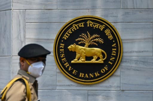 RBI ने इन 3 बैंकों पर लगाया जुर्माना, जल्दी से कर लें चेक कहीं आपका खाता तो नहीं...!