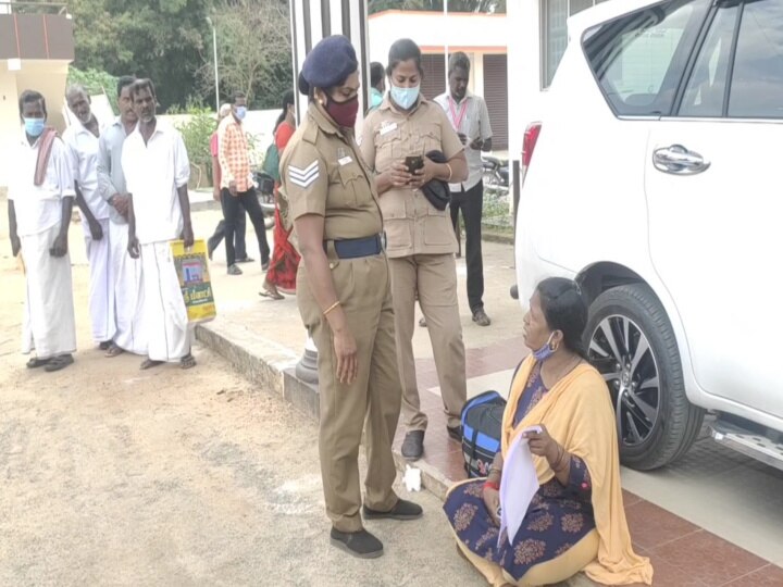 மாவட்ட ஆட்சியர் அலுவலகத்தில் துணிமணிகளுடன் குடியேறும் போராட்டம் நடத்திய பெண்ணால் பரபரப்பு