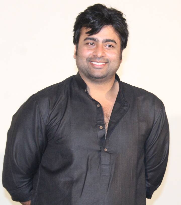 नारा रोहित (Nara Rohit) -  नारा रोहित हा दाक्षिणात्य चित्रपटसृष्टीतील प्रसिद्ध कलाकार आहे. त्याला पुष्पा चित्रपटातील खलनायकाच्या भूमिकेच ऑफर देण्यात आली. मात्र रोहितनं ही भूमिका करण्यास नकार दिला.