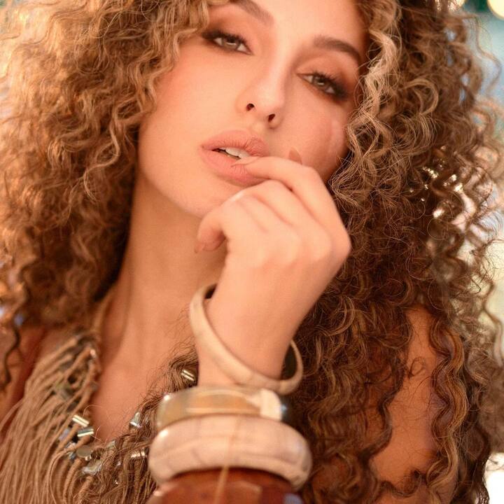 या वेळी तिने सगळ्यांना इम्प्रेस केलंय ते तिच्या नव्या लुक मुळे.. (Photo Credit: Nora Fatehi Instagram)