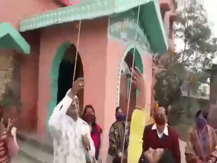 Bihar: personnel clashed in the school for flag hoisting in madhepura, now video is going viral, watch here ann Bihar News: 'झंडा त हमही फहराएंगे', झंडोत्तोलन के लिए स्कूल में भिड़ गए कर्मी, अब Video हो रहा Viral, देखें यहां