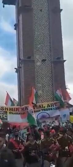 श्रीनगरच्या शेर ए काश्मिर स्टेडिअममध्ये प्रजासत्ताक दिन साजरा करण्यात आला आहे. श्रीनगरसह संपूर्ण काश्मिरमध्ये सुरक्षा तैनात करण्यात आली आहे