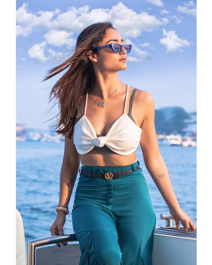त्रिधा चौधरी ने वेब सीरीज के अलावा कई फिल्मों में भी काम किया है. इनमें हिंदी, तमिल, तेलुगु और मलयालम भाषा की फिल्में भी शामिल हैं.