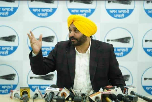 CM Bhagwant Mann angry over orders regarding Jugaaru Rehriyan, summons report immediately, meeting convened at 12 noon ਜੁਗਾੜੂ ਰੇੜੀਆਂ ਬਾਰੇ ਹੁਕਮਾਂ ਤੋਂ ਮੁੱਖ ਮੰਤਰੀ ਭਗਵੰਤ ਮਾਨ ਖਫਾ, ਤੁਰੰਤ ਰਿਪੋਰਟ ਤਲਬ, 12 ਵਜੇ ਬੁਲਾਈ ਮੀਟਿੰਗ