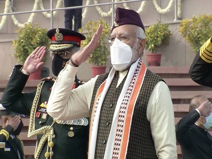 Republic Day 2022: PM Modi wears Uttarakhand's Brahmakamal cap, Manipuri stole Republic Day 2022: வழக்கமாக அணியும் தலைப்பாகைக்கு ’நோ’... கவனம் பெற்ற பிரதமர் அணிந்திருந்த தொப்பி, துண்டில் என்ன ஸ்பெஷல்?