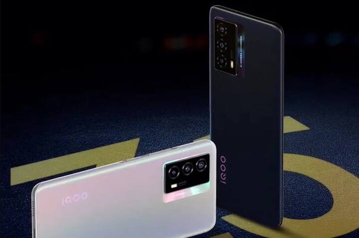 iQOO Z5 5G: इस फोन में 12जीबी की रैम के साथ 256 जीबी की इंटरनल मैमोरी दी गई है. इसमें ट्रिपल रियर कैमरा सेटअप दिया गया है. फोन को पावर देने के लिए इसमें 5000mAH की बैटरी दी गई है. फोन में 6.67 इंच की डिस्प्ले दी गई है. इसकी कीमत 26990 रुपये है.