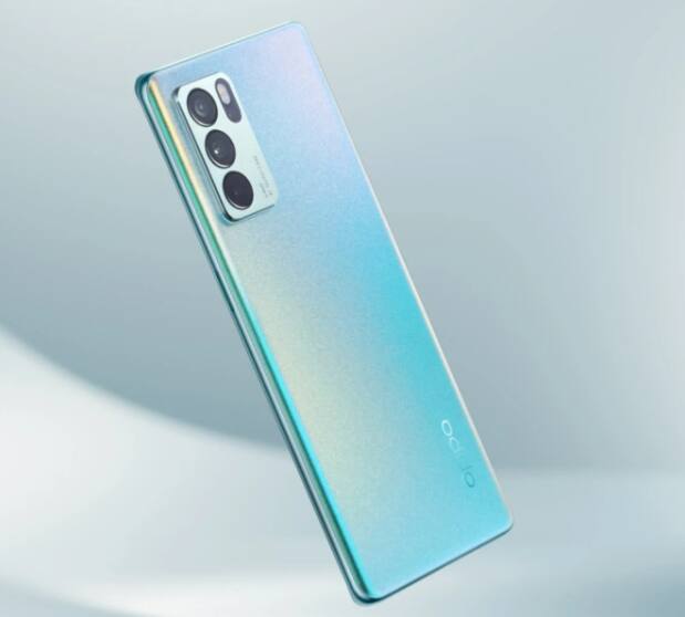 OPPO Reno6 Pro 5G: इस फोन में 12जीबी की रैम के साथ 256 जीबी की इंटरनल मैमोरी दी गई है. इसमें क्वाड रियर कैमरा सेटअप दिया गया है. फोन को पावर देने के लिए इसमें 4500mAH की बैटरी दी गई है. फोन में 6.55 इंच की डिस्प्ले दी गई है. इसकी कीमत 41990 रुपये है.